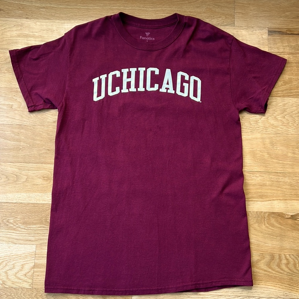 Fanatics University of Chicago t-shirt. Short sleeve. 100% Cotton. Size M.